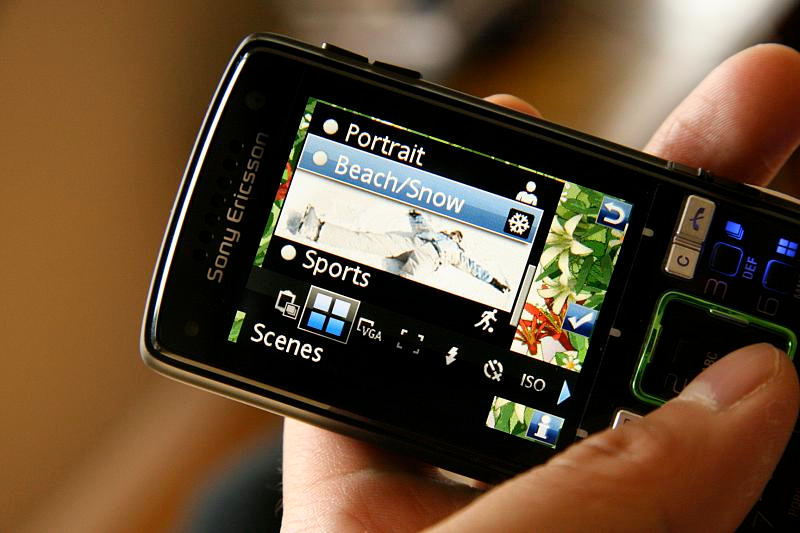 Illustration for article titled Lightning Review: Sony Ericsson K850i CyberShot Phone (Verdict: Almost Usable, But Not Quite)